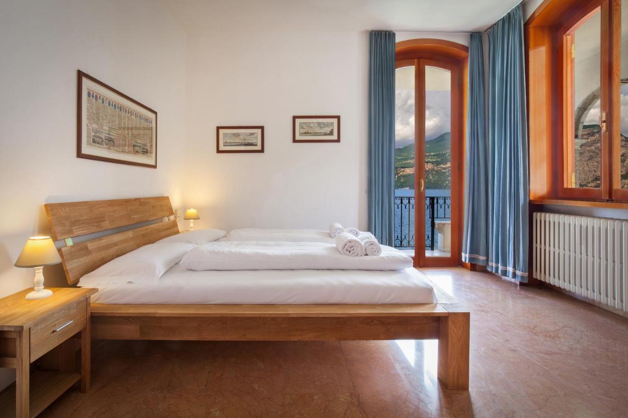 Villa Francesca-Grande Appartamento In Riva Al Lago 브렌조네 술 가르다 외부 사진