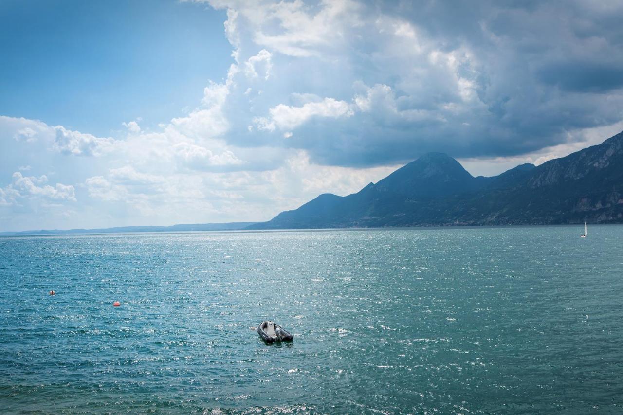 Villa Francesca-Grande Appartamento In Riva Al Lago 브렌조네 술 가르다 외부 사진