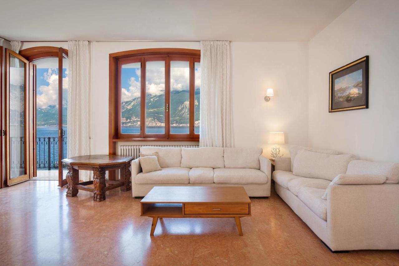 Villa Francesca-Grande Appartamento In Riva Al Lago 브렌조네 술 가르다 외부 사진